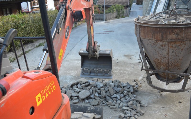 Rimozione del terreno + lavori di scavo