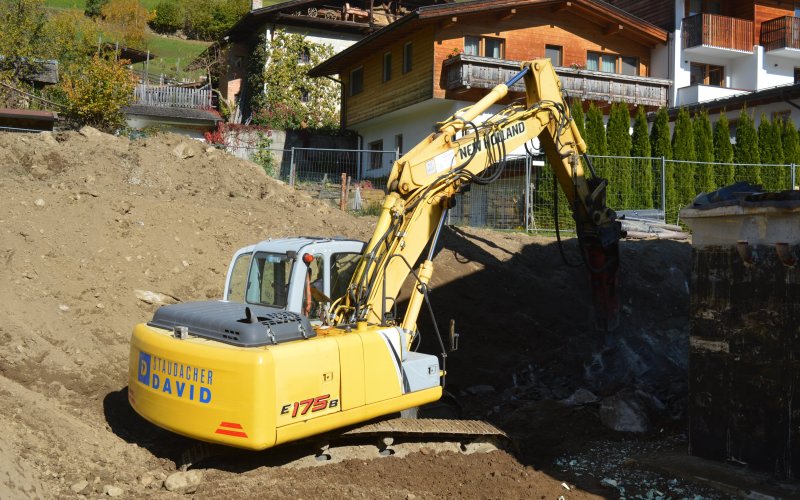 Rimozione del terreno + lavori di scavo