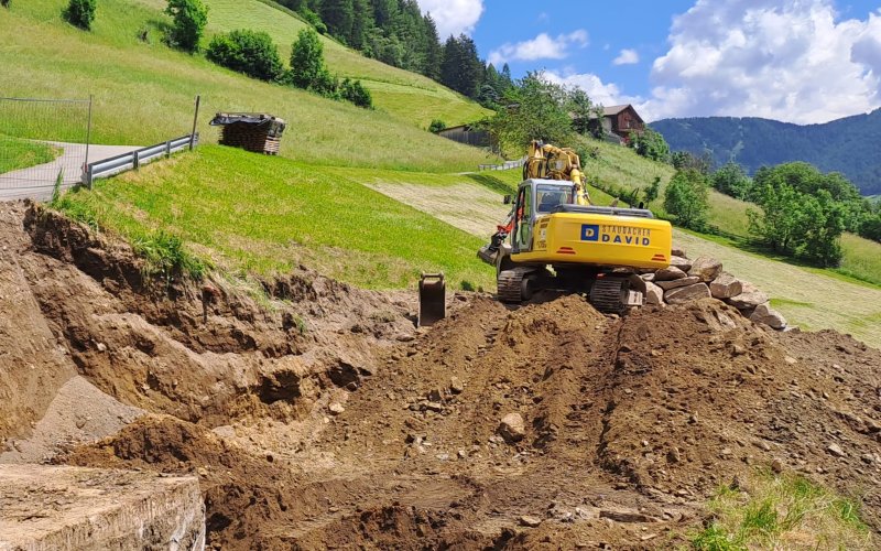 Rimozione del terreno + lavori di scavo