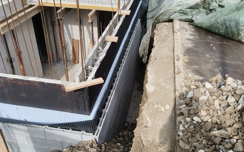 Rimozione del terreno + lavori di scavo