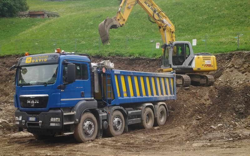 Rimozione del terreno + lavori di scavo
